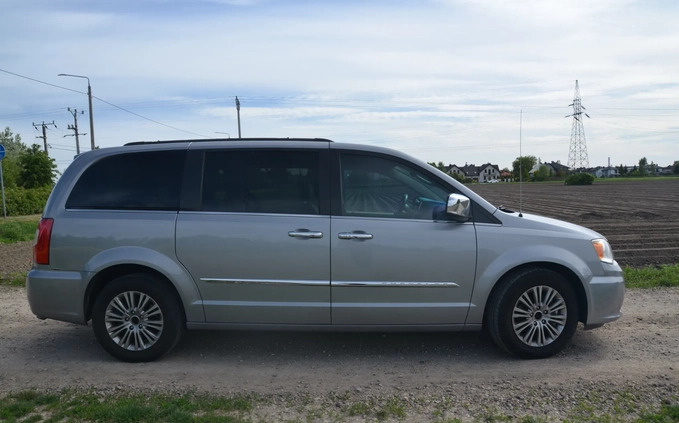Chrysler Town &amp; Country cena 64900 przebieg: 191000, rok produkcji 2015 z Płock małe 436